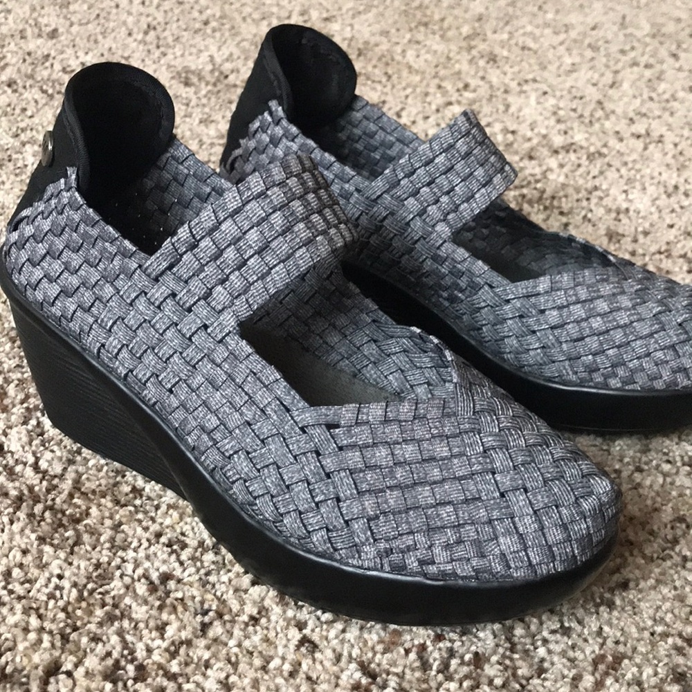SALE!! Bernie Mev Wedges 36